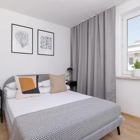 4 Bedroom With A Balcony - Prochowa 1 *