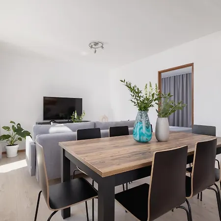 4 Bedroom With A Balcony - Prochowa 1 Krasków