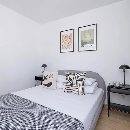 4 Bedroom With A Balcony - Prochowa 1 아파트 *