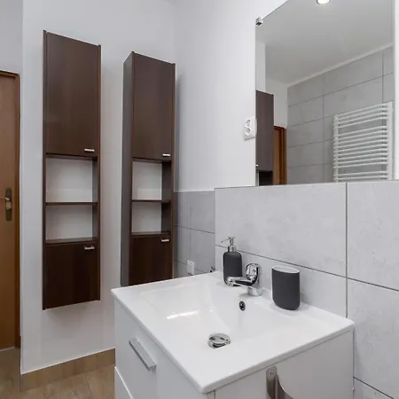 아파트 4 Bedroom With A Balcony - Prochowa 1 *